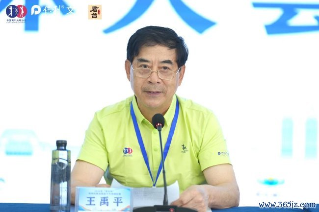 中国高尔夫球协会副主席、本场赛事仲裁主任王禹平宣讲